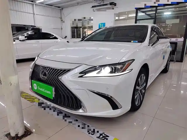 LEXUS  ES