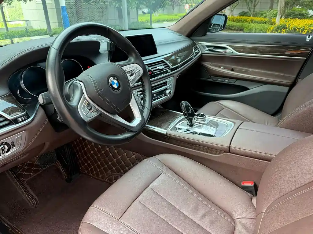 BMW 7 Series 7 2018 730Li Lead