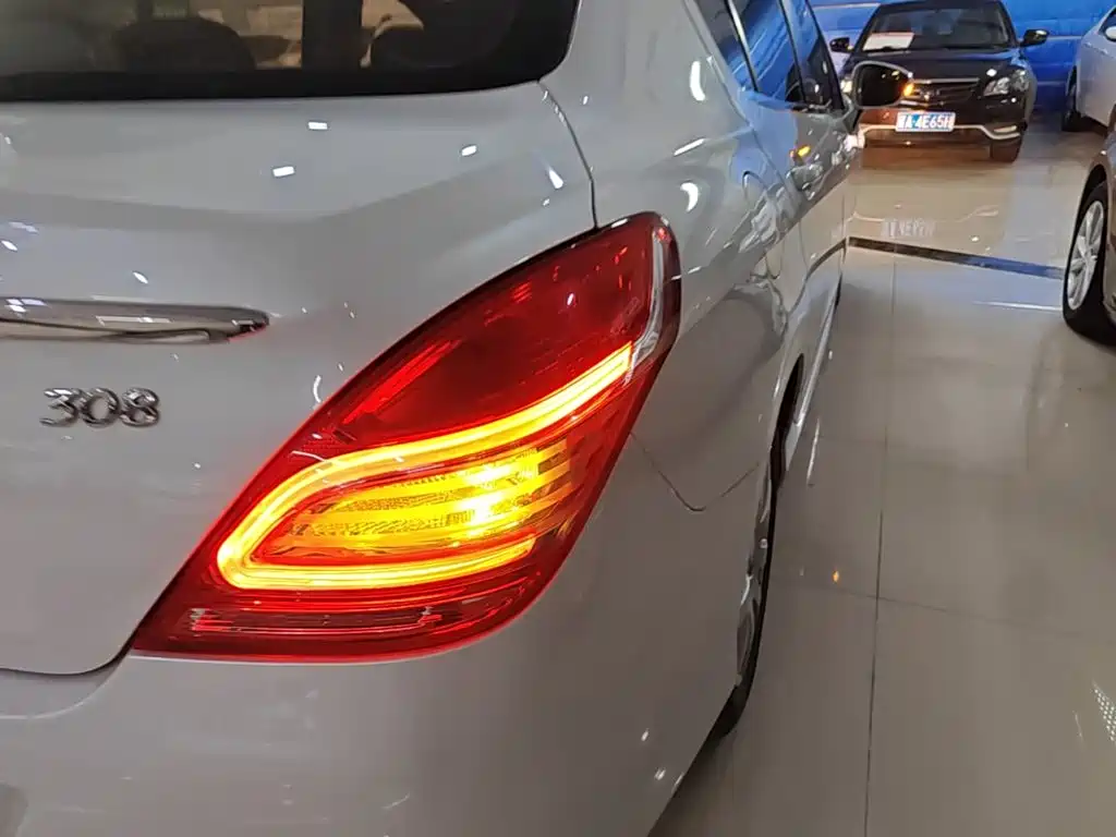 Peugeot 308 — миниатюра 8