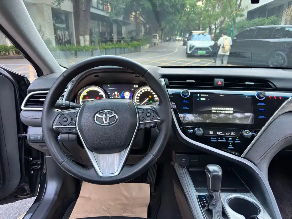 Toyota Camry — миниатюра 12