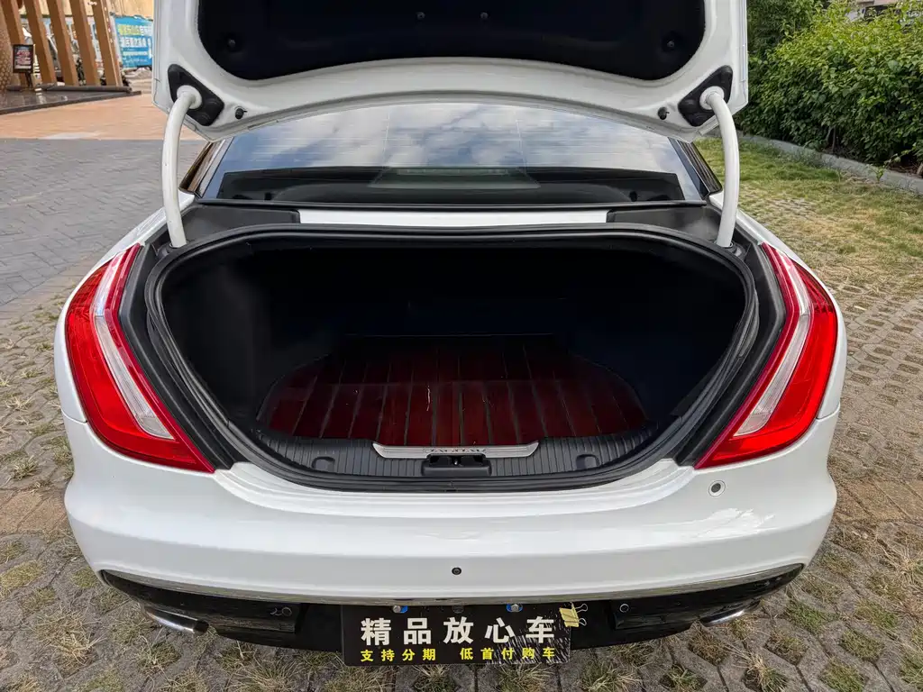 Jaguar XJ — миниатюра 19