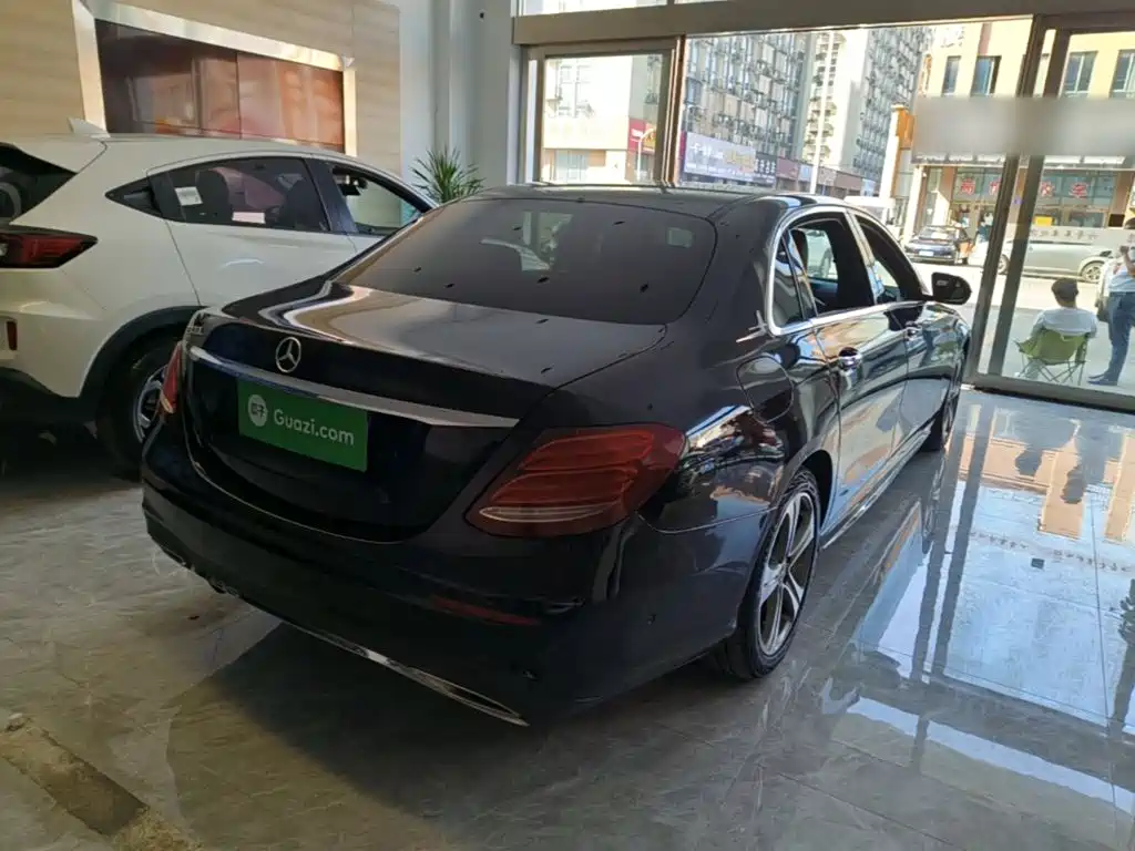 Mercedes-Benz E-Class — миниатюра 7