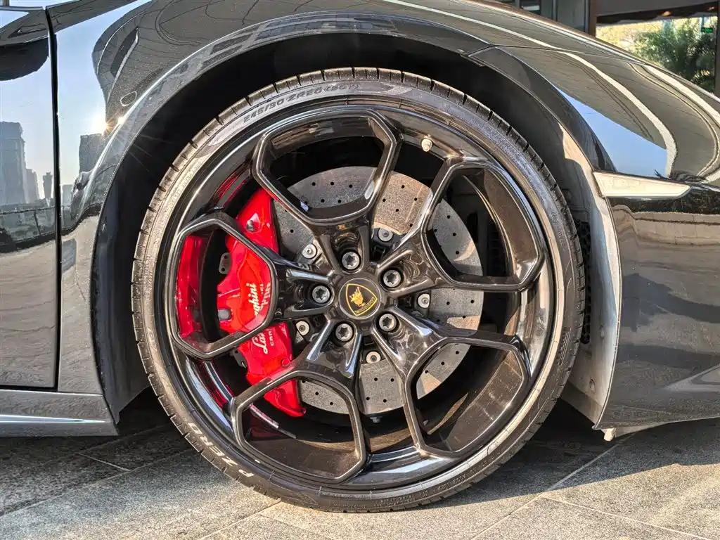 LAMBORGHINI HURACÁN