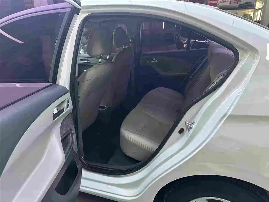 Chevrolet Sail — миниатюра 9