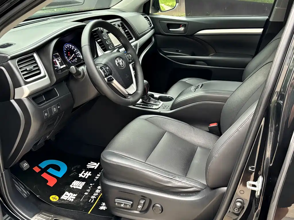 Toyota Highlander 2021 2.0T Luxury 7 мест