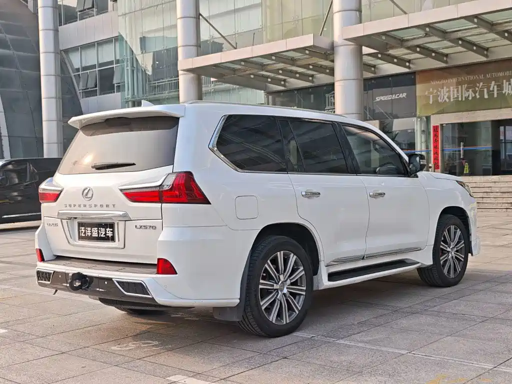 Lexus LX — миниатюра 18