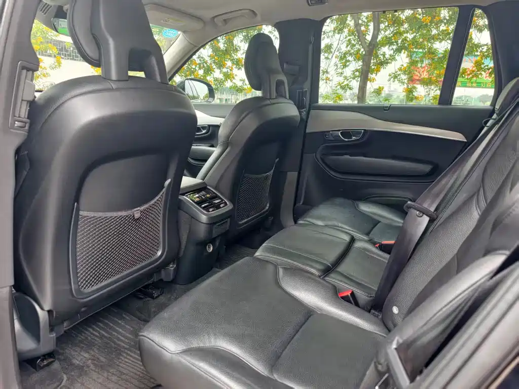 Volvo XC90 — миниатюра 5