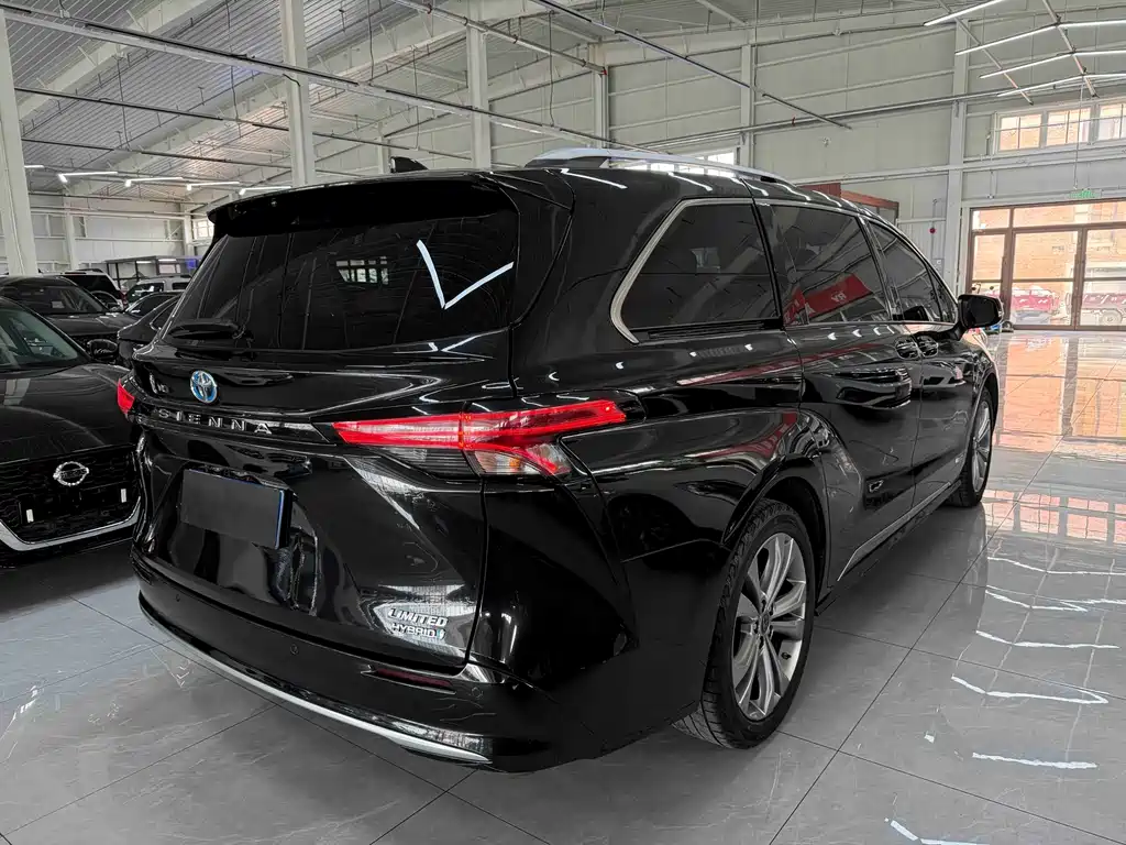 Toyota Sienna 2023 2.5L Luxury