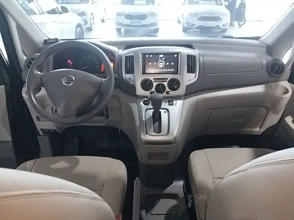 Nissan NV200 — миниатюра 10