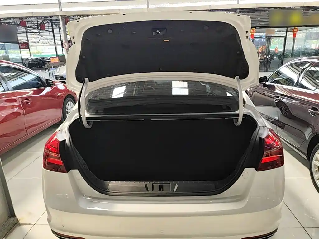 Geely Emgrand — миниатюра 19