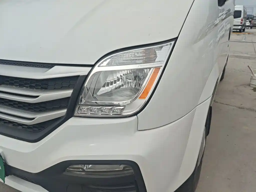 MAXUS V80 — миниатюра 24