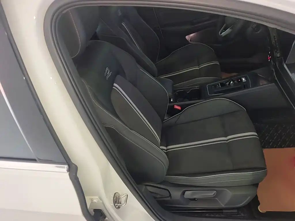 Volkswagen Golf — миниатюра 25