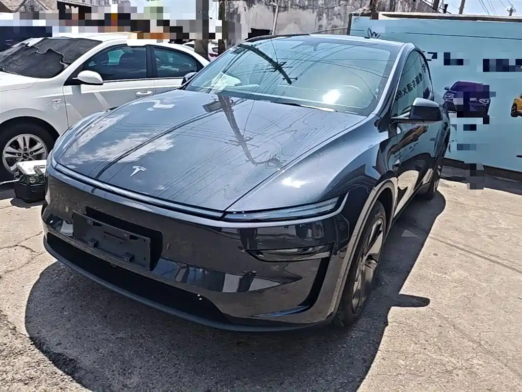 Tesla Model Y 2025