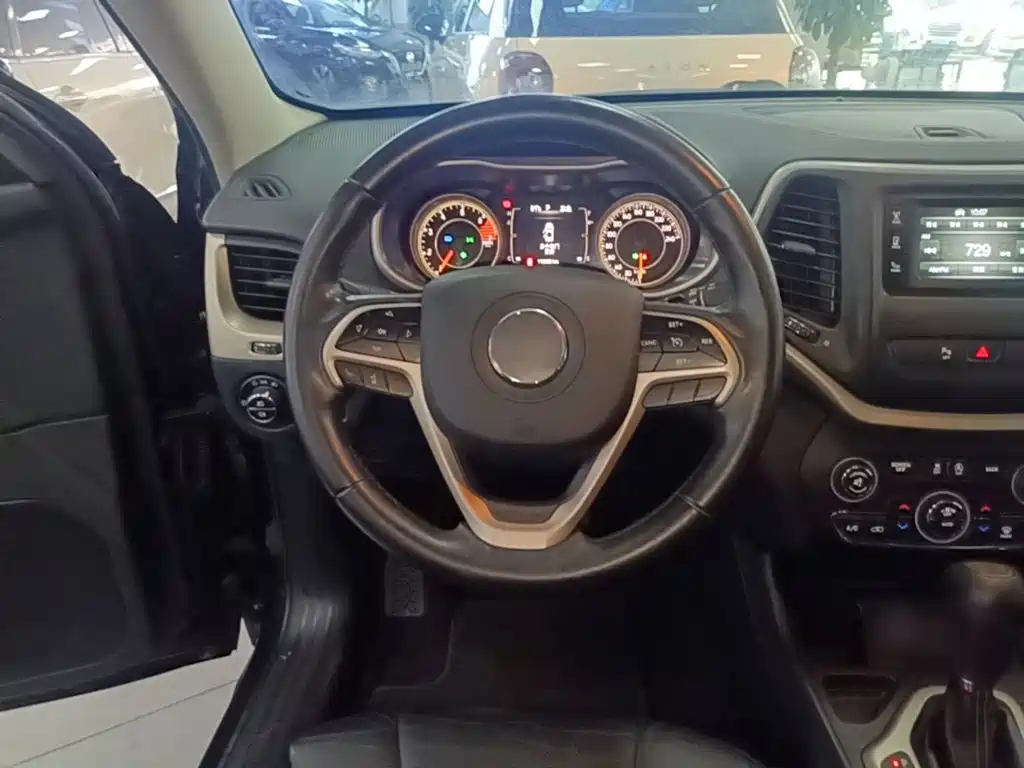 Jeep Cherokee — миниатюра 11