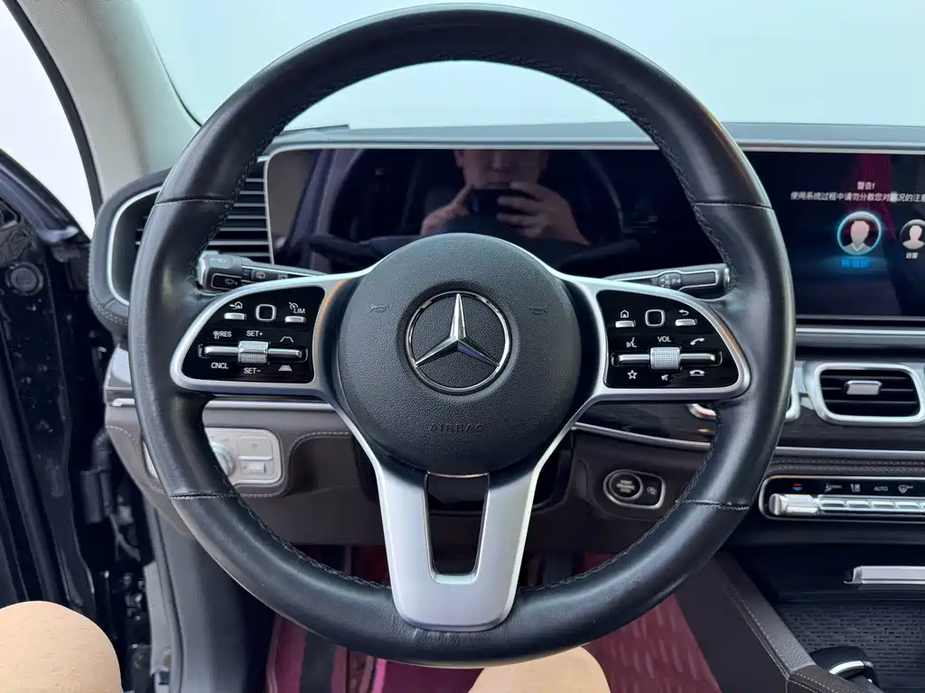 Mercedes-Benz GLS — миниатюра 12