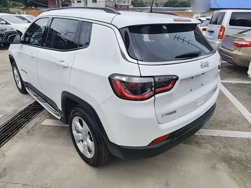 Jeep Compass — миниатюра 5