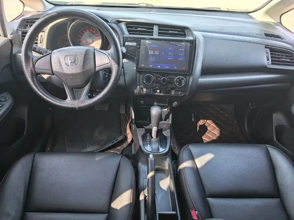 Honda Fit — миниатюра 8