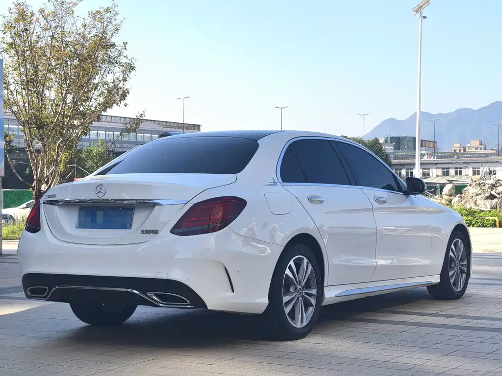 Mercedes-Benz C-Class — миниатюра 11