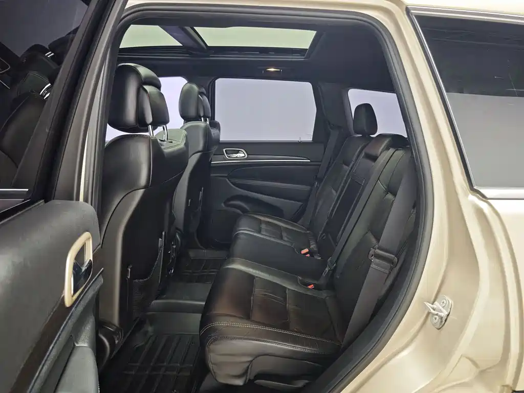 Jeep Grand Cherokee (Import) — миниатюра 8