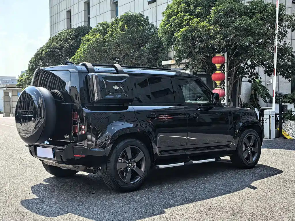LAND ROVER DEFENDER