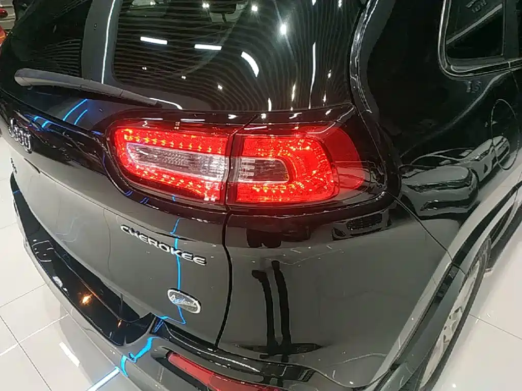 Jeep Cherokee — миниатюра 8