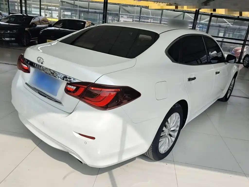 Infiniti Q70 — миниатюра 7