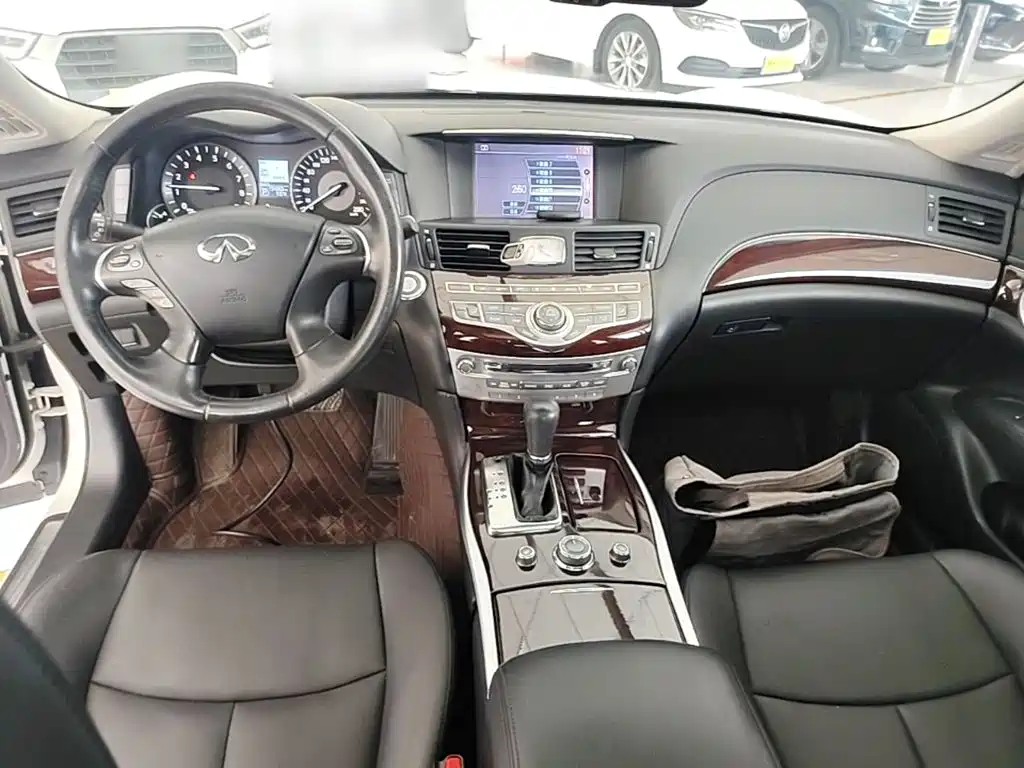 Infiniti Q70 — миниатюра 10