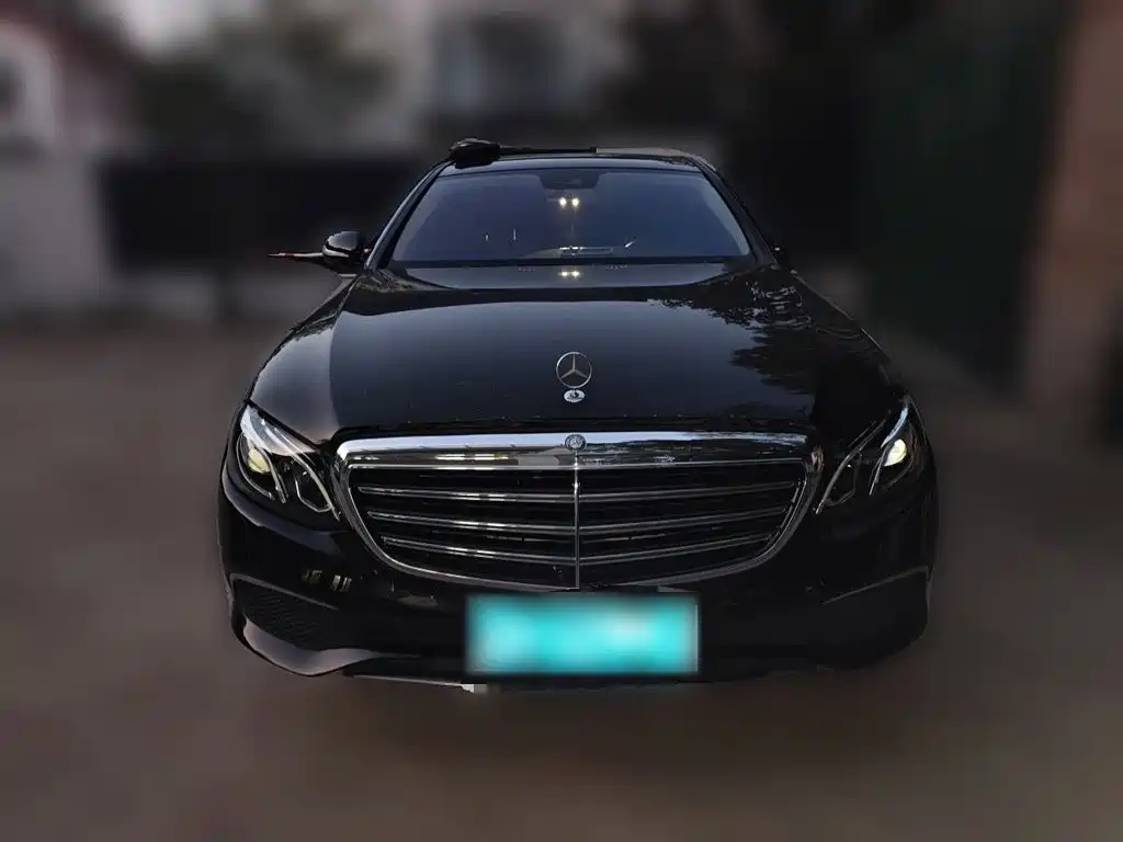 Mercedes-Benz E-Class — миниатюра 2