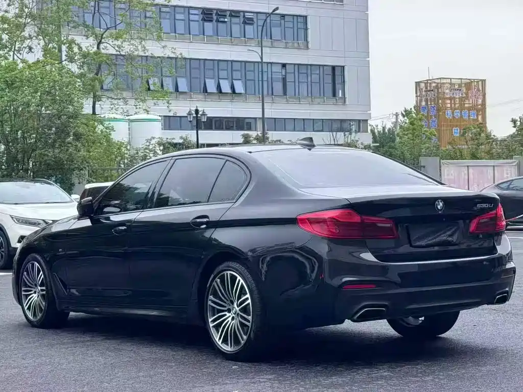 BMW 5 Series — миниатюра 7