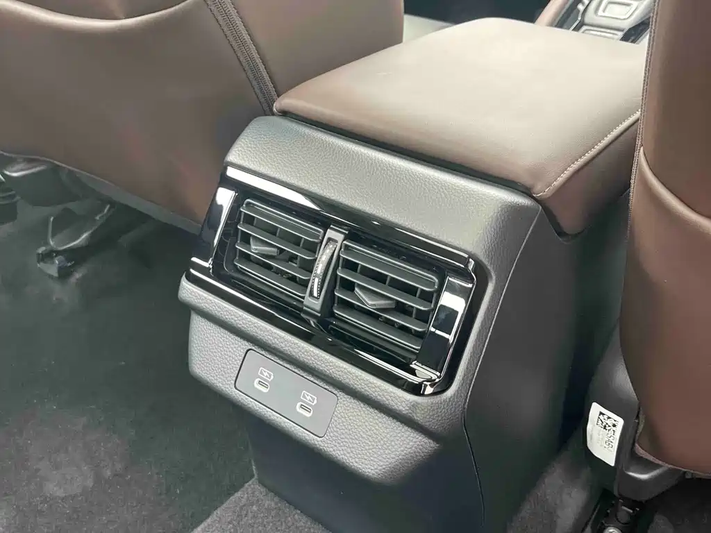 Honda Inspire PHEV — миниатюра 12