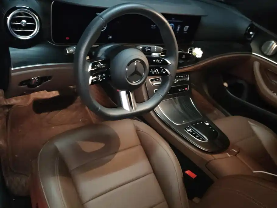 Mercedes-Benz E-Class — миниатюра 12