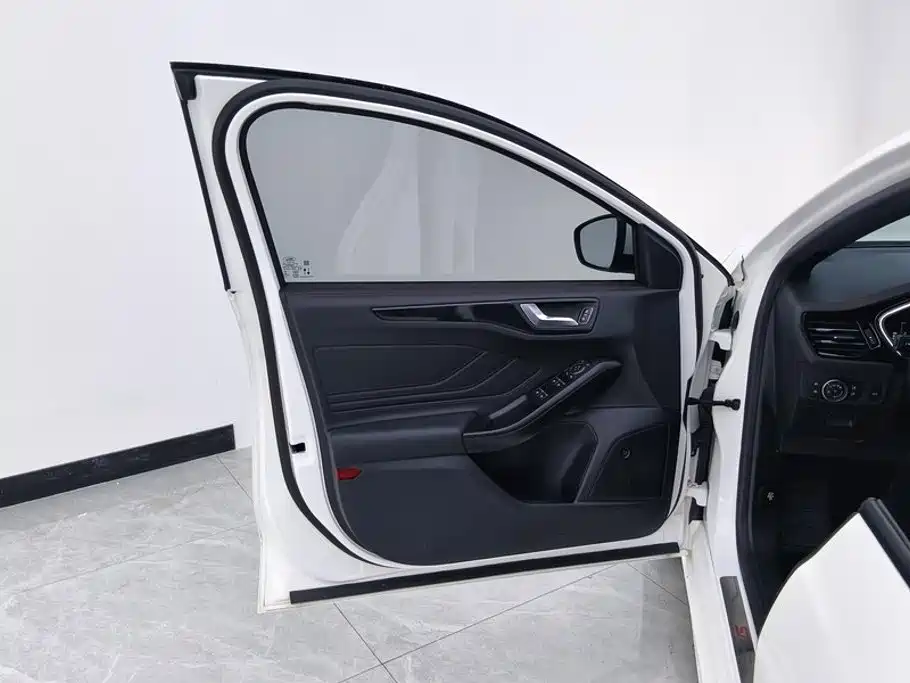 Ford Focus — миниатюра 7