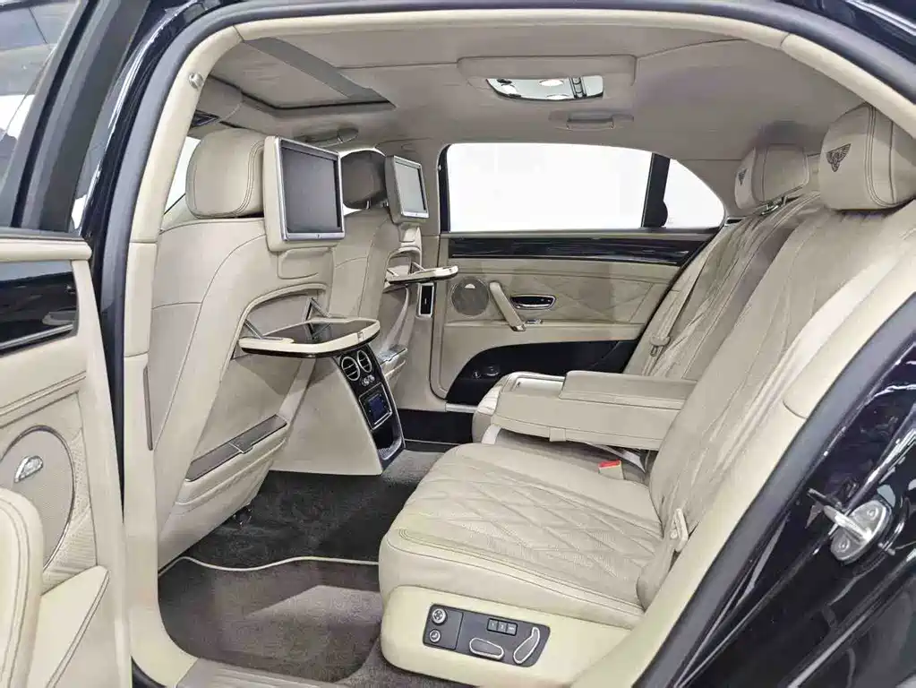 Bentley Flying Spur — миниатюра 8