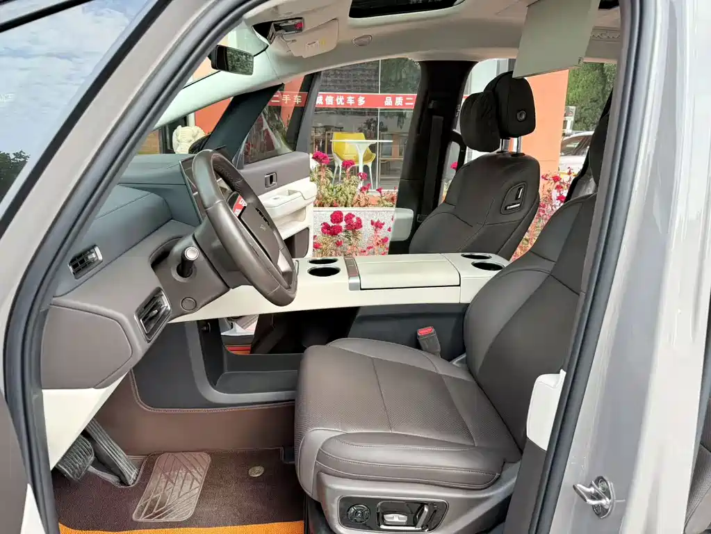 Li Auto Li MEGA — миниатюра 6