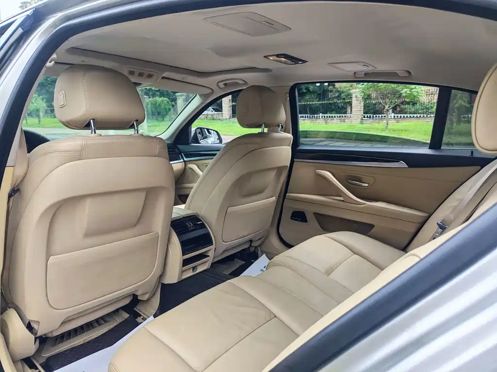 BMW 5 Series — миниатюра 5
