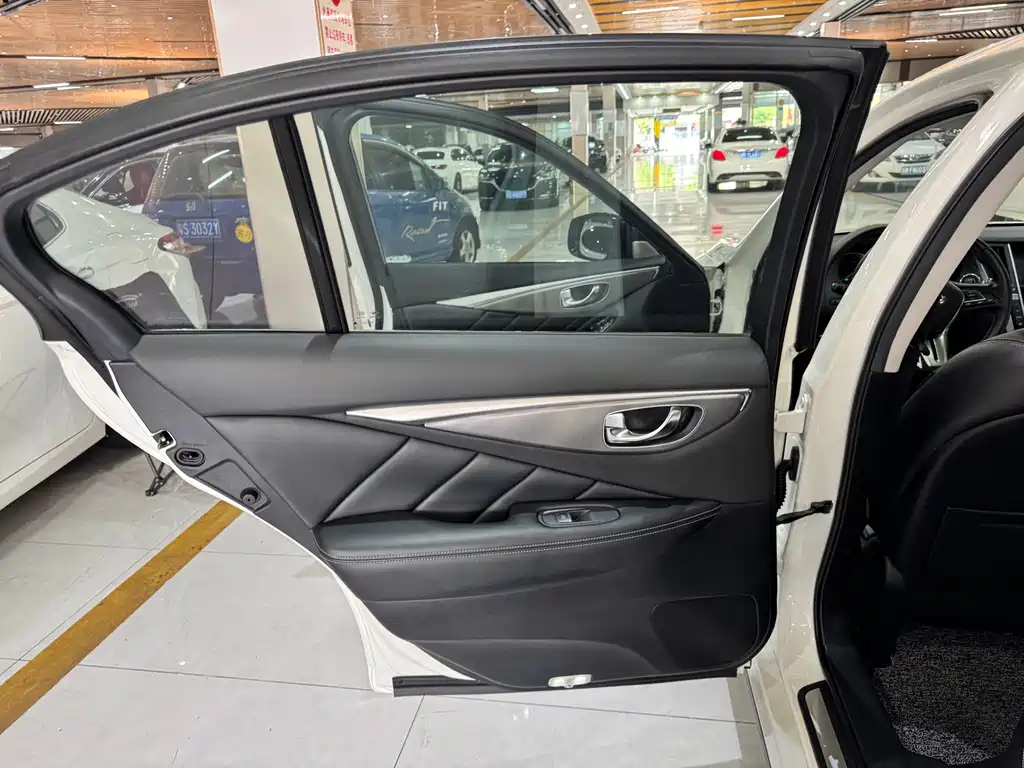 Infiniti Q50L — миниатюра 31
