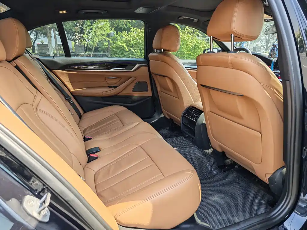 BMW 5 Series — миниатюра 16