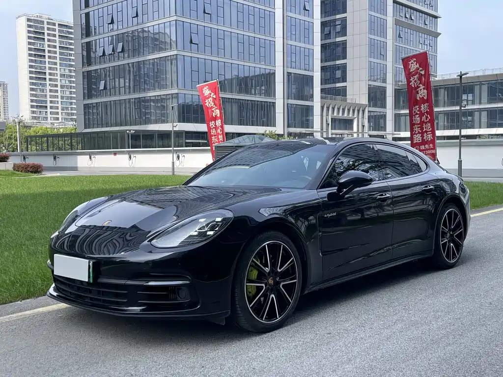 Porsche Panamera Hybrid 2020