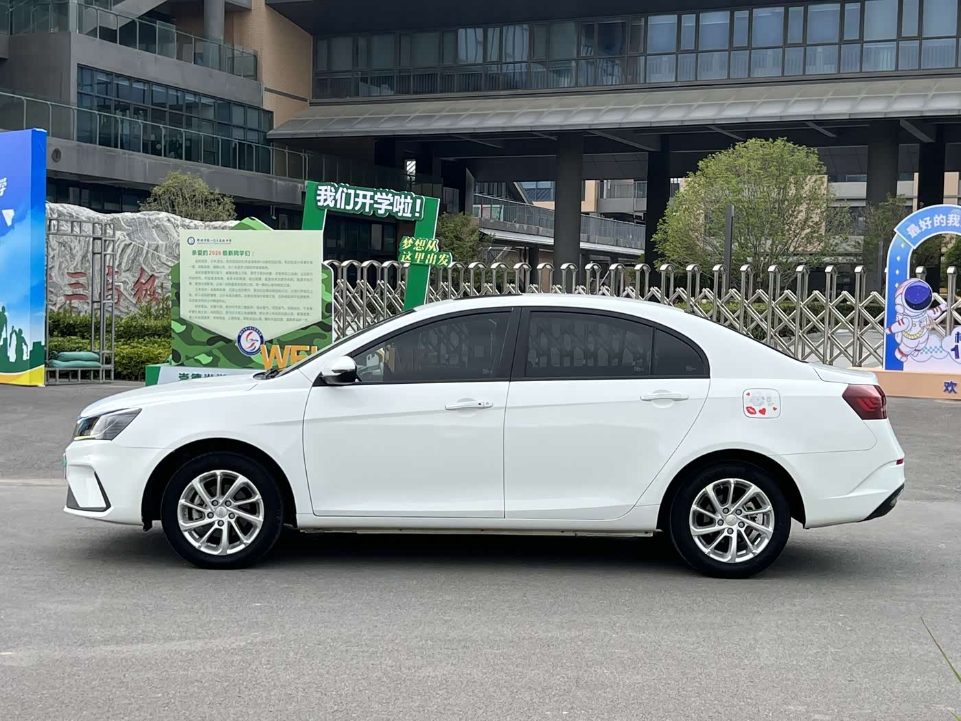 Geely Emgrand 1.5 л 2021 г. Белый, пробег 42000 км