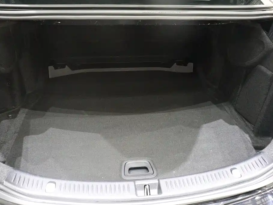 Mercedes-Benz E-Class — миниатюра 23
