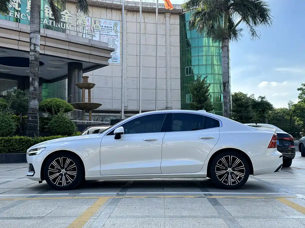 Volvo S60 2021 T4 Luxury