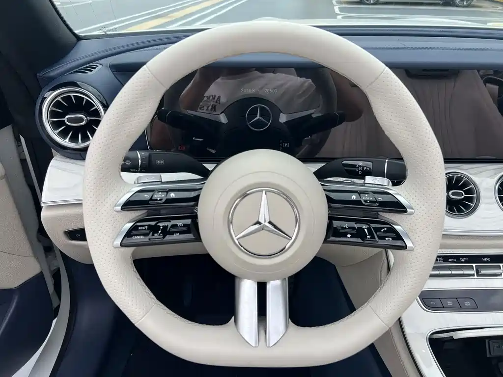 Mercedes-Benz E-Class (Import) — миниатюра 19