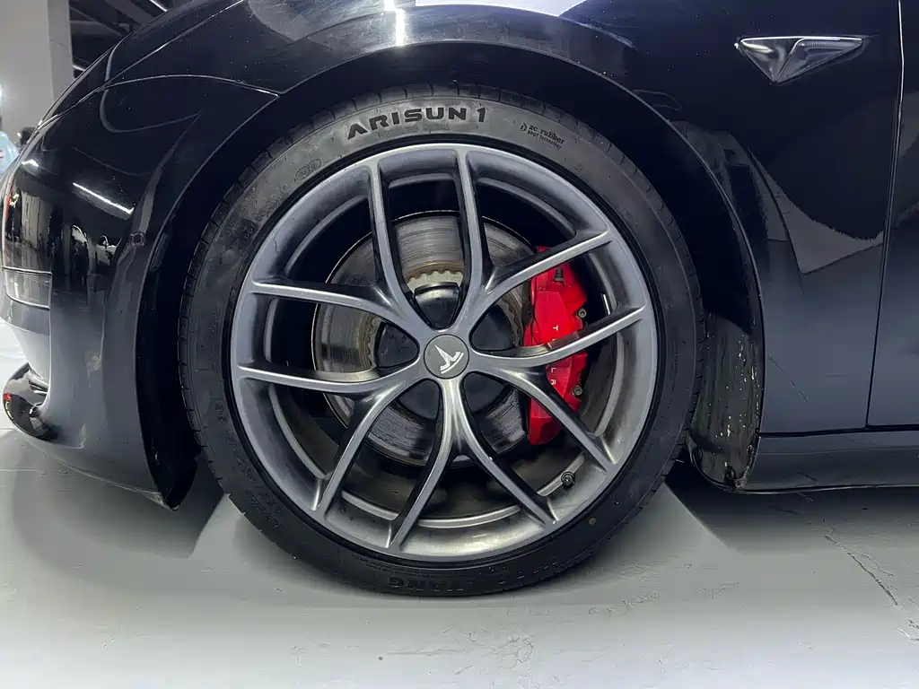 Tesla Model 3 — миниатюра 9