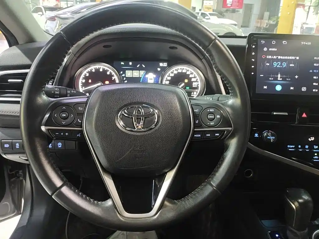 Toyota Camry — миниатюра 11