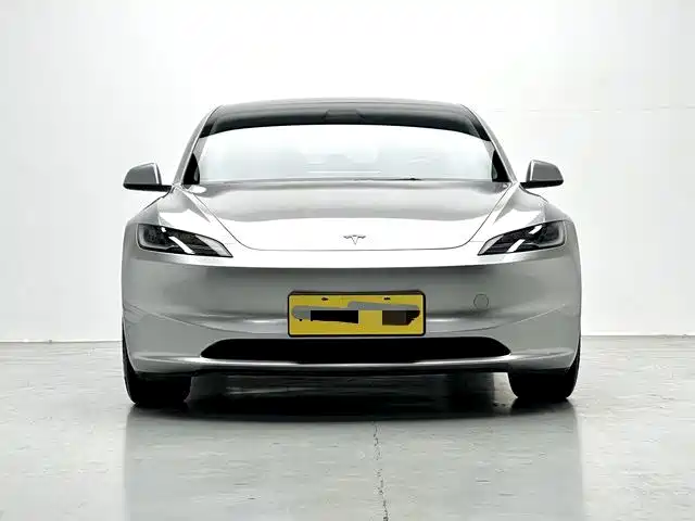 Tesla Model 3 — миниатюра 2