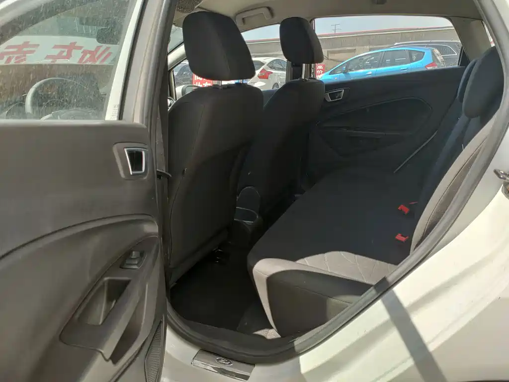 Ford Fiesta — миниатюра 14