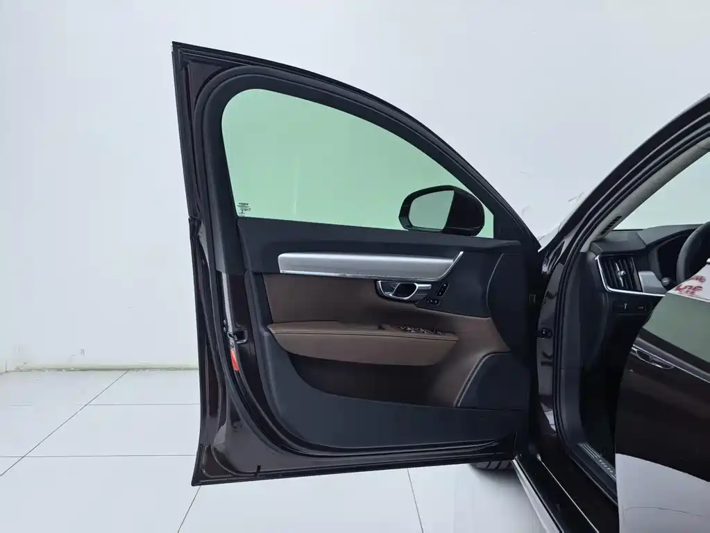 Volvo S90 — миниатюра 24