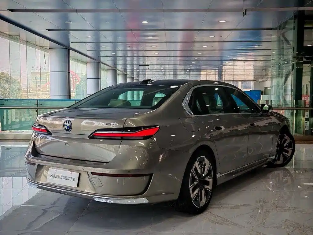 BMW i7 — миниатюра 2