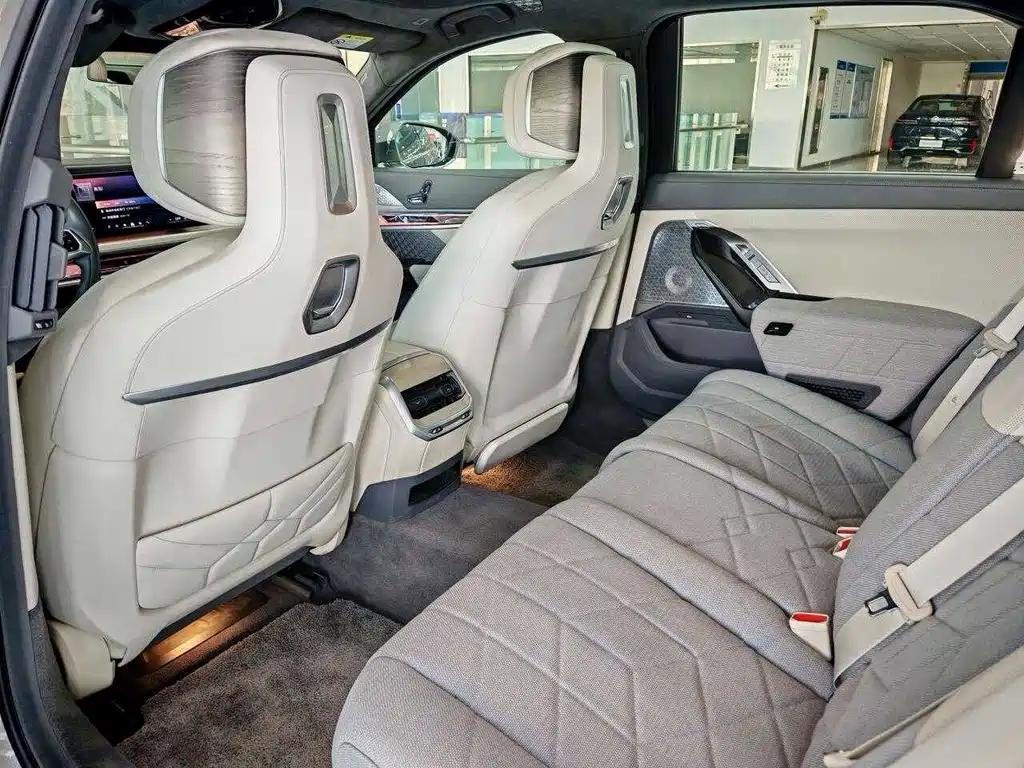 BMW i7 — миниатюра 9