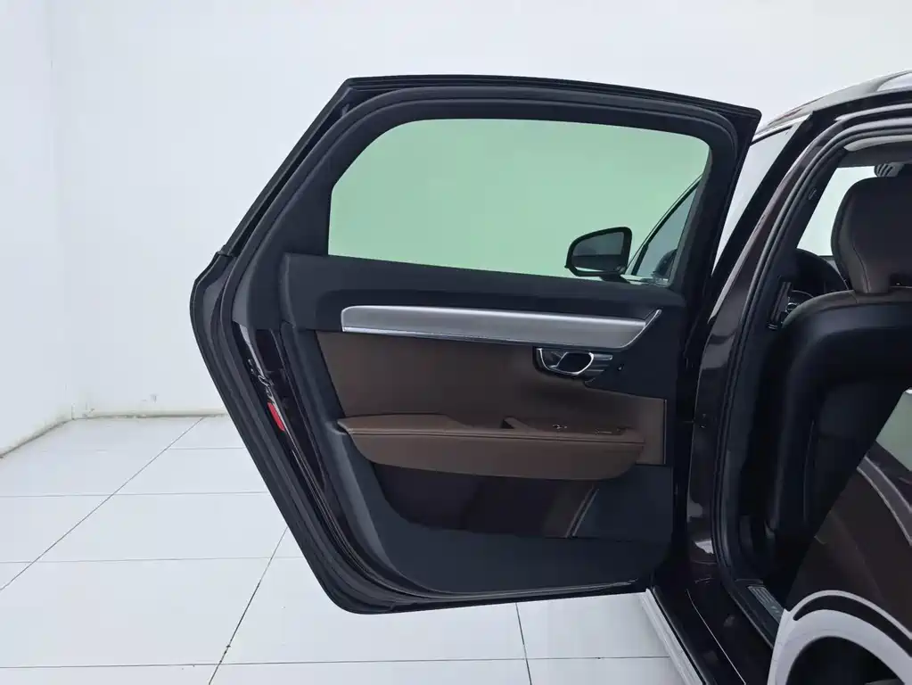Volvo S90 — миниатюра 23